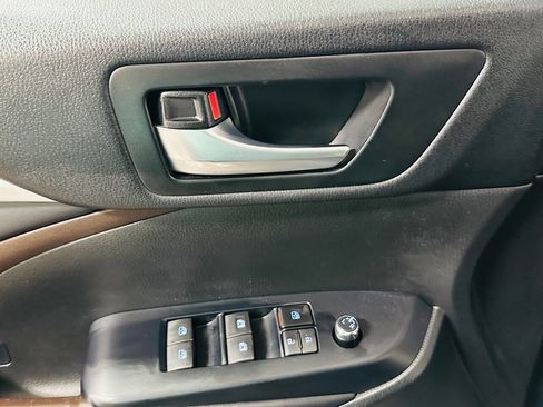 Used 2018 Toyota Highlander XLE w/ Carpet Mat Package (TMS) image 23