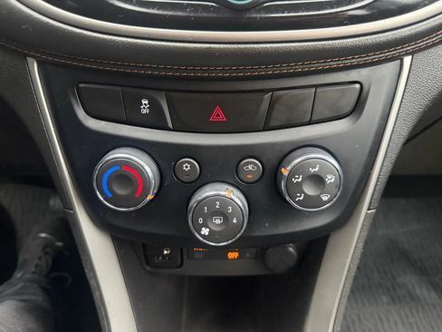 Used 2019 Chevrolet Trax LS image 18