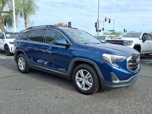 Used 2020 GMC Terrain SLE w/ Driver Convenience Package image 3