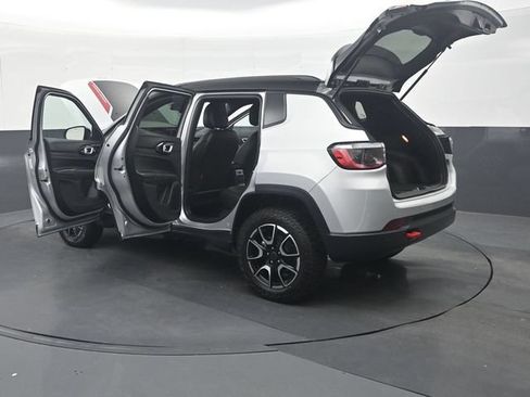 Used 2025 Jeep Compass Trailhawk AWD/4WD image 39