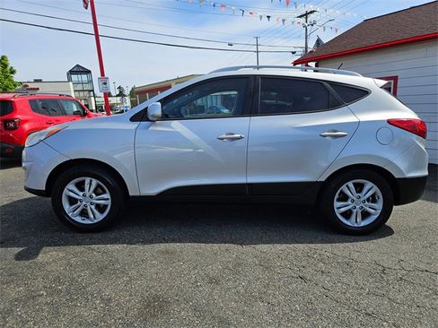 Used 2011 Hyundai Tucson GLS image 8
