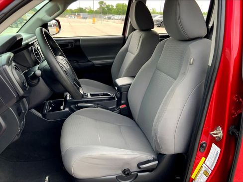 Used 2018 Toyota Tacoma SR w/ SR Convenience Package image 8