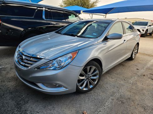 Used 2012 Hyundai Sonata SE w/ Navigation & Sunroof Pkg image 2