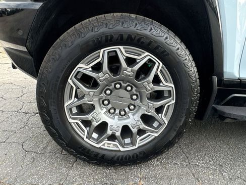 Used 2024 GMC Hummer EV 3X image 12