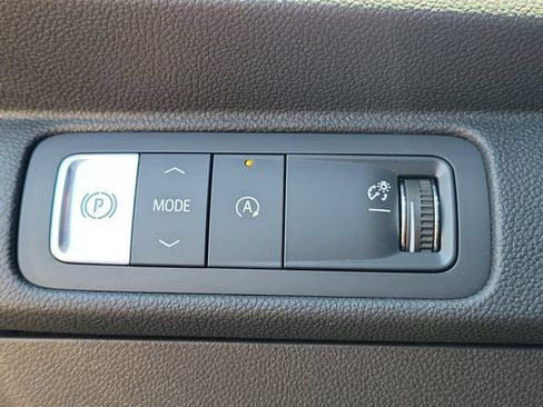 Certified 2026 Chevrolet Traverse LT w/ Sun and Wheel Package FWD image 24