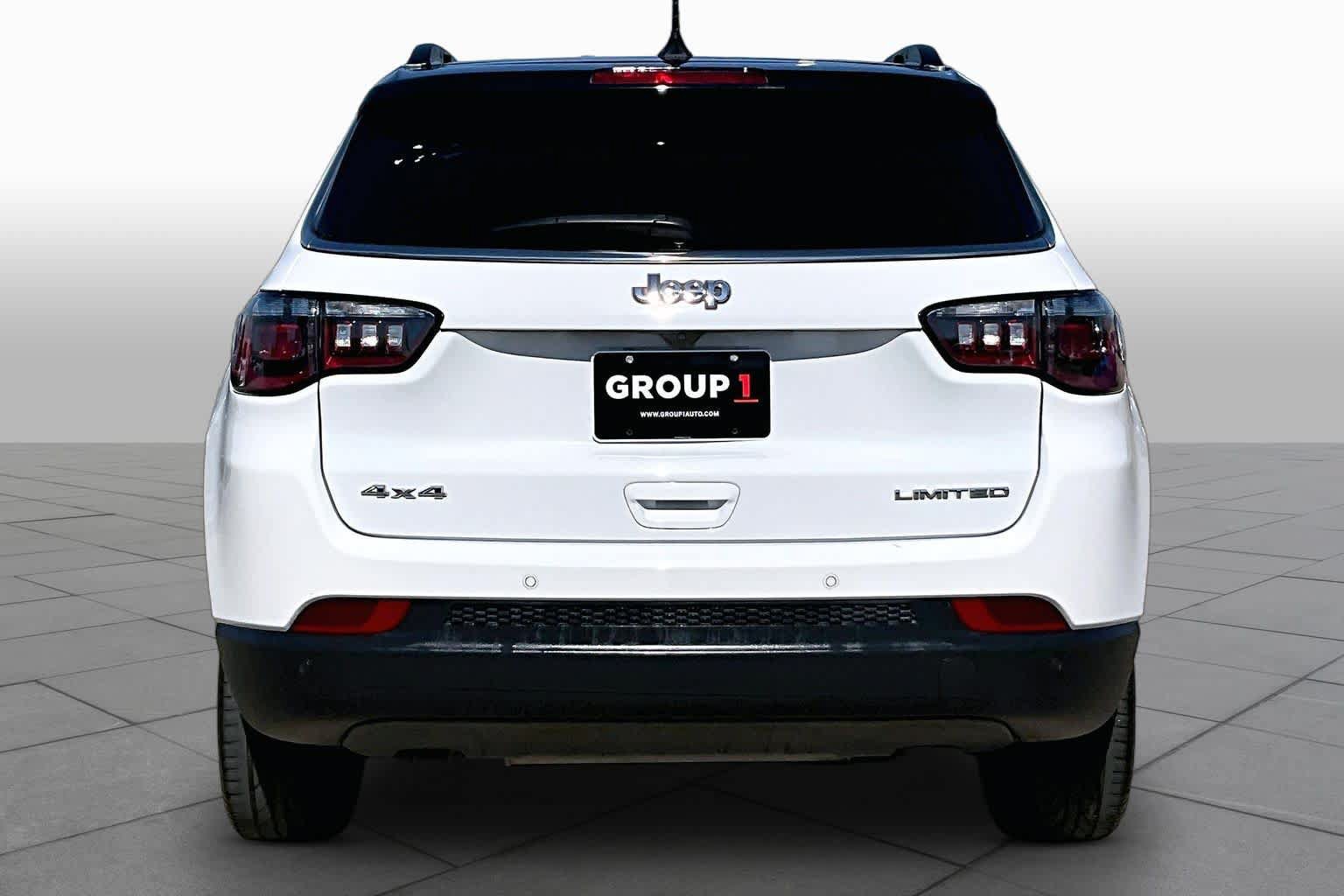 Used 2025 Jeep Compass Limited AWD/4WD image 4