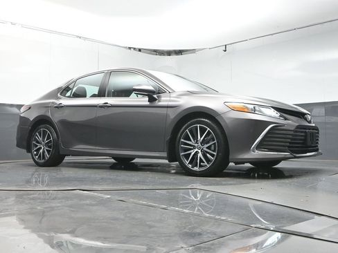 Used 2023 Toyota Camry XLE image 36