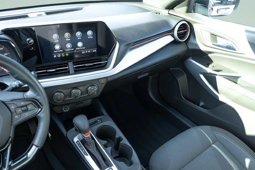 Used 2025 Chevrolet Trax RS FWD image 19