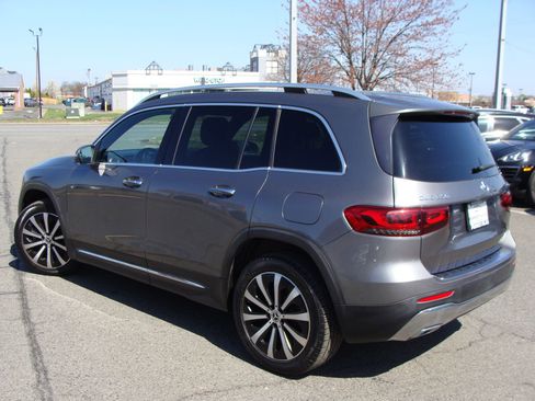 Used 2020 Mercedes-Benz GLB 250 4MATIC w/ Premium Package image 4