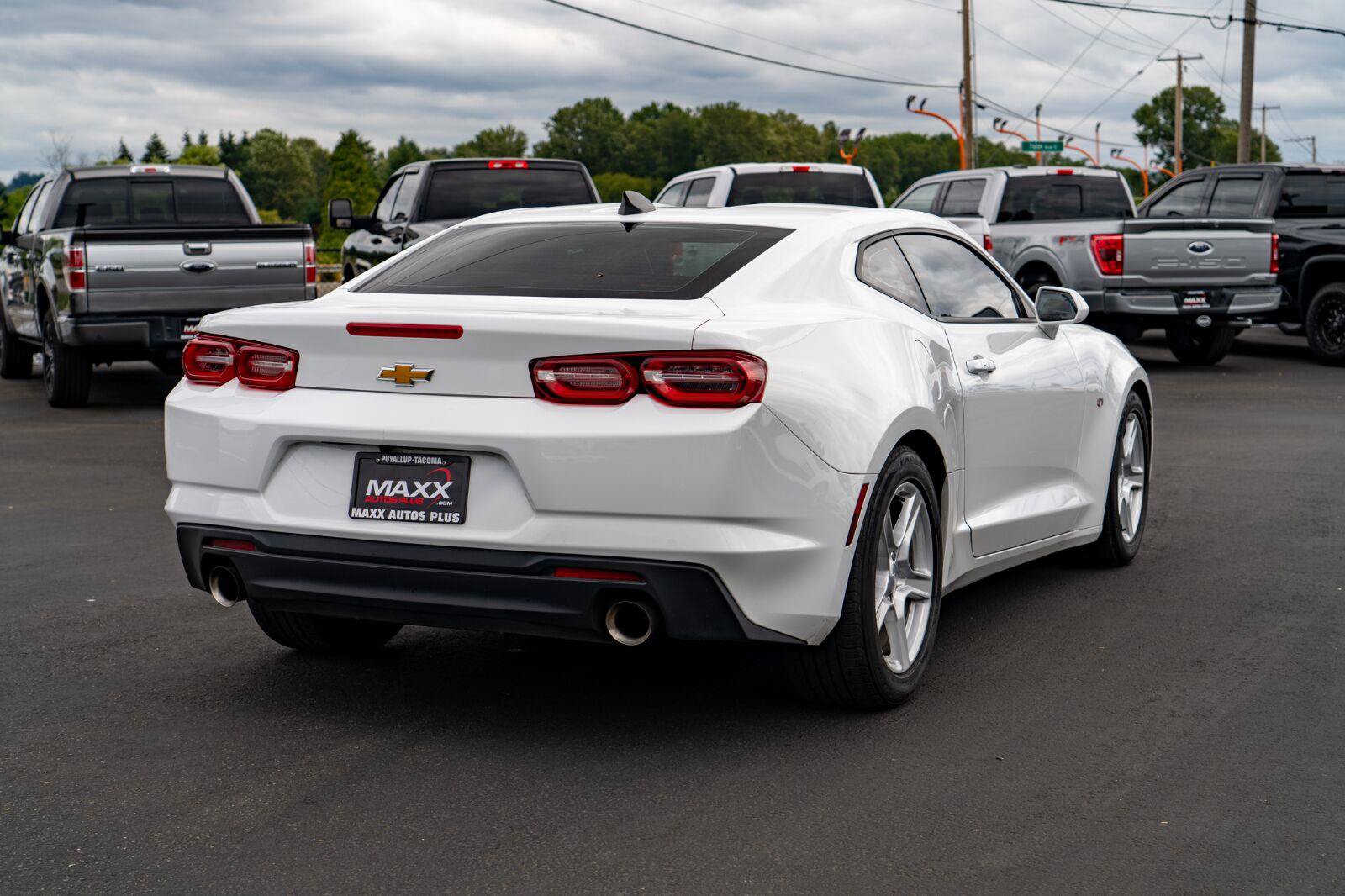 Used 2023 Chevrolet Camaro LT RWD image 10