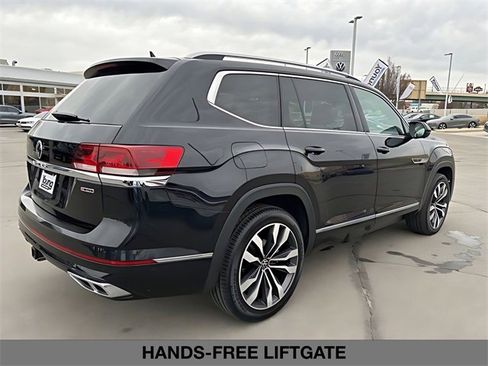 Used 2022 Volkswagen Atlas SEL Premium image 3