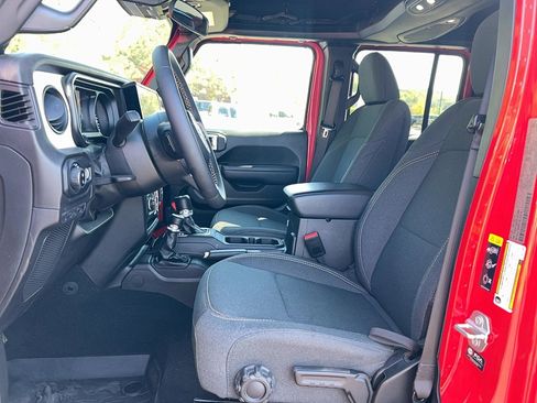Used 2024 Jeep Gladiator Sport image 12