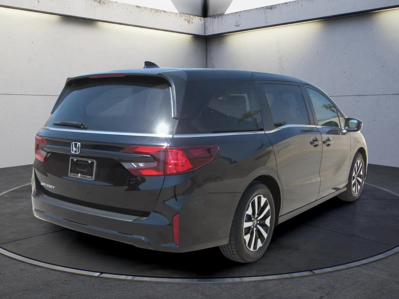 Certified 2025 Honda Odyssey EX-L image 5