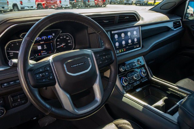 Used 2021 GMC Yukon Denali w/ Denali Ultimate Package AWD/4WD image 29