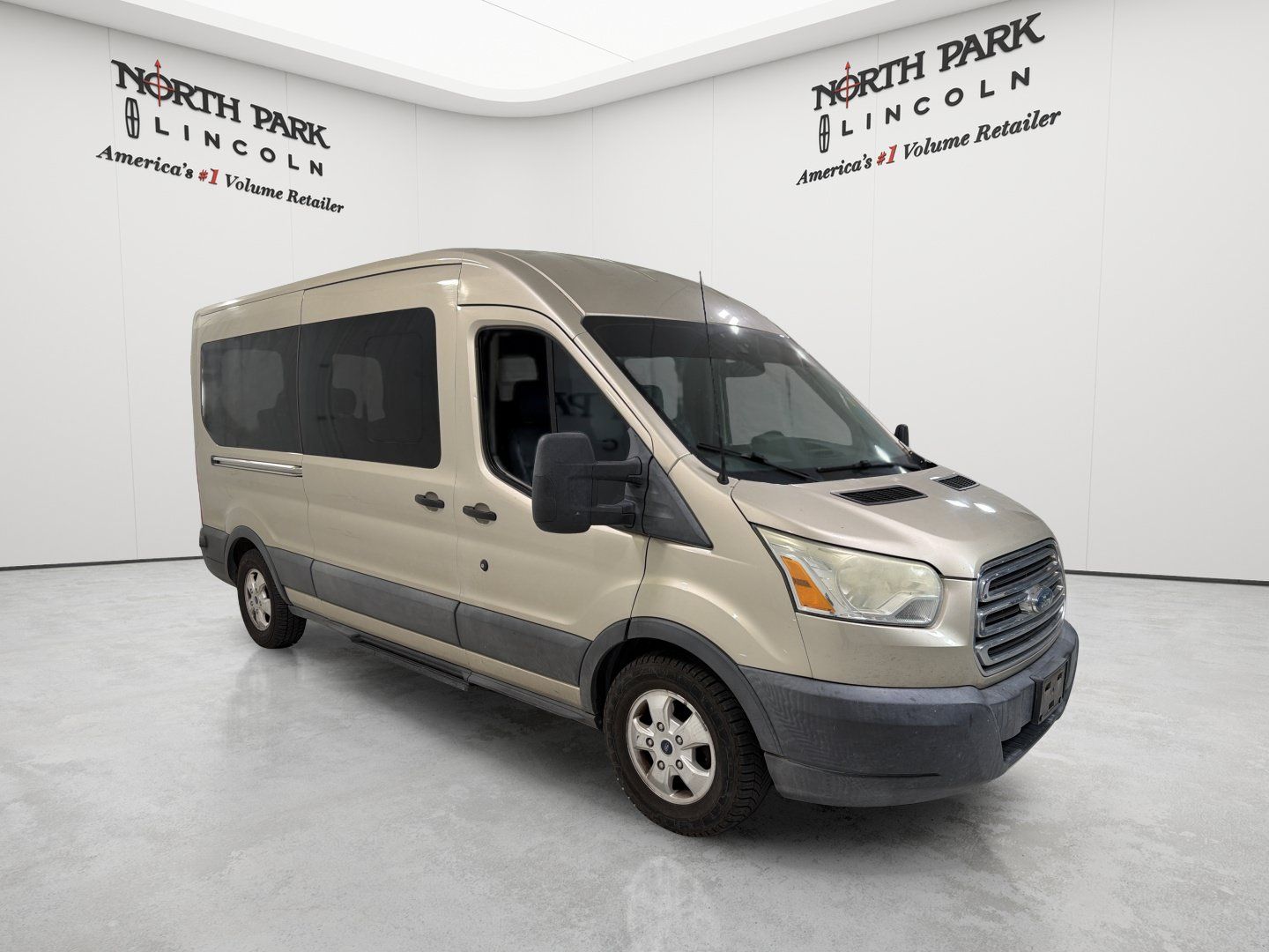 Used 2017 Ford Transit 350 XLT RWD image 7