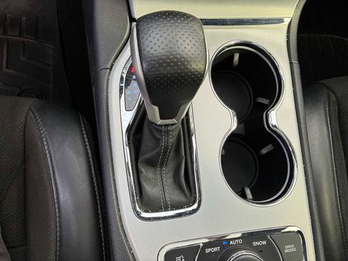 Used 2020 Jeep Grand Cherokee SRT image 21