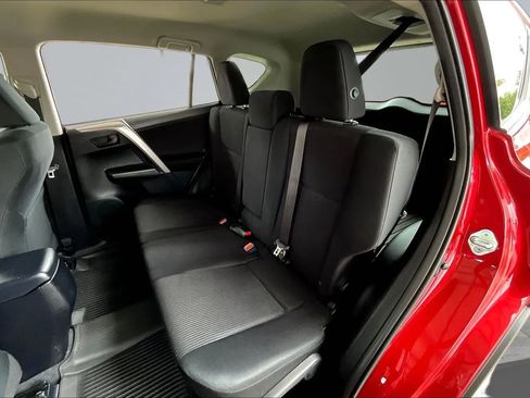 Used 2017 Toyota RAV4 LE image 19