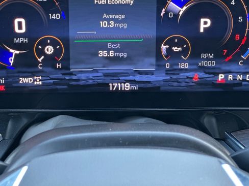 Used 2025 Chevrolet Suburban Premier image 3