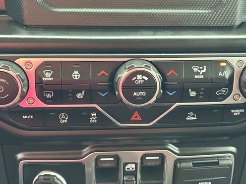 Used 2021 Jeep Wrangler Unlimited Sport AWD/4WD image 30