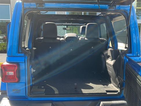 Used 2022 Jeep Wrangler Unlimited Rubicon w/ Cold Weather Group AWD/4WD image 15