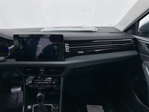 Used 2025 Volkswagen Jetta SE image 20