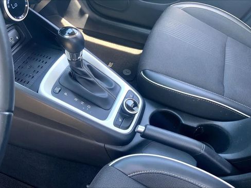 Used 2023 Hyundai Venue Limited image 17