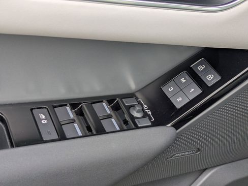 Certified 2025 Land Rover Range Rover Velar S image 13