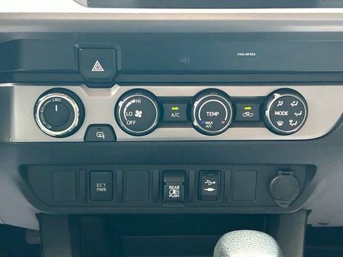 Used 2019 Toyota Tacoma SR5 AWD/4WD image 54