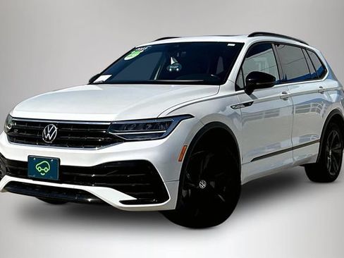 Used 2023 Volkswagen Tiguan SE R-Line AWD/4WD image 3