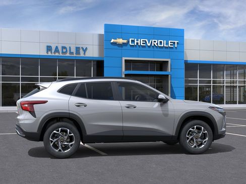 New 2026 Chevrolet Trax LT FWD image 5