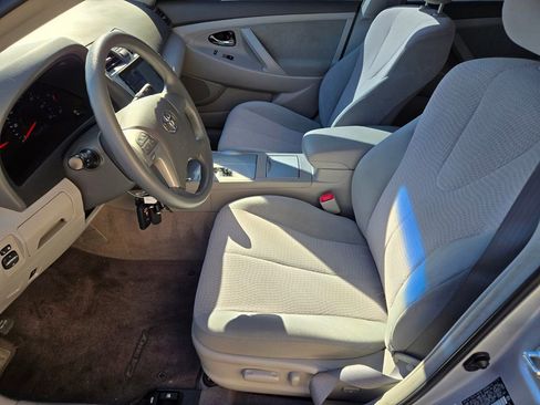 Used 2011 Toyota Camry LE image 6