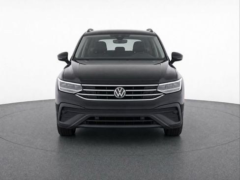 Used 2022 Volkswagen Tiguan SE AWD/4WD image 2