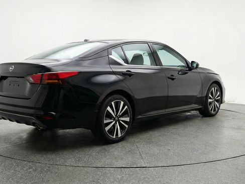 Used 2025 Nissan Altima 2.5 SV FWD image 9