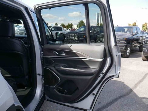 New 2025 Jeep Grand Cherokee Limited w/ Luxury Tech Group II image 18