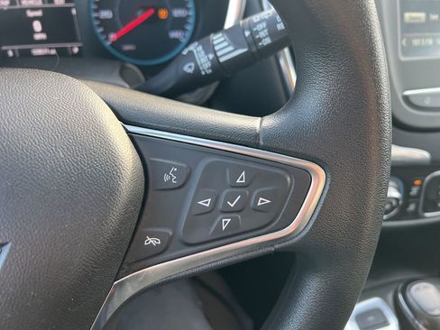 Used 2018 Chevrolet Equinox LT image 17