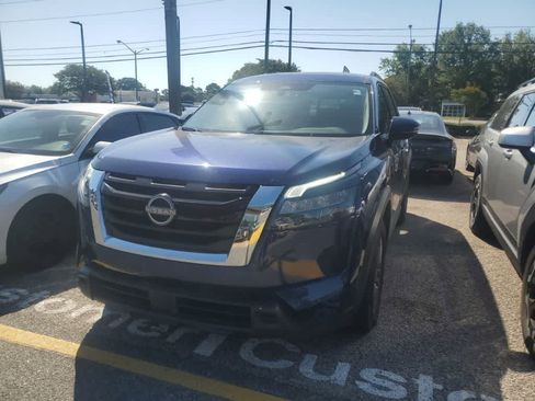 Used 2025 Nissan Pathfinder SV FWD image 1