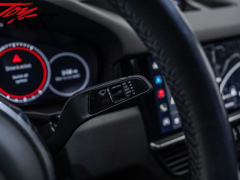 Used 2022 Porsche Cayenne S image 34