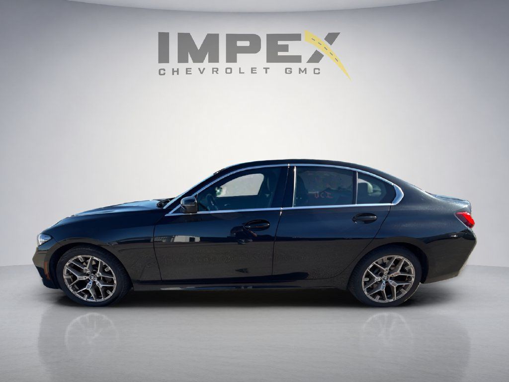 Used 2025 BMW 330i Sedan RWD image 2