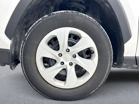 Used 2024 Toyota RAV4 LE image 22