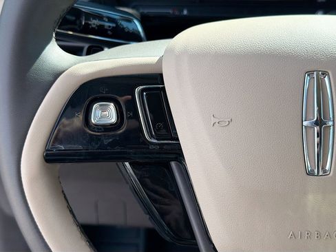 Used 2022 Lincoln Corsair Standard image 35