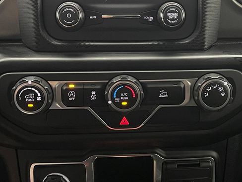 Used 2021 Jeep Wrangler Unlimited Sport AWD/4WD image 23