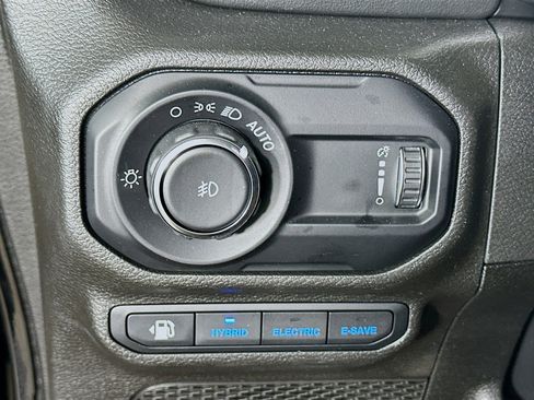 Used 2023 Jeep Wrangler Unlimited Sahara w/ Cold Weather Group AWD/4WD image 17