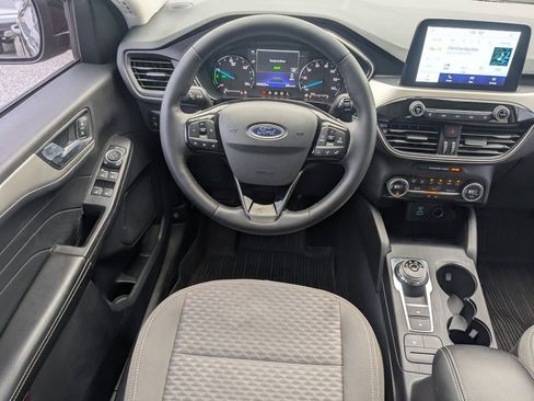 Used 2021 Ford Escape SE w/ SE Sport Appearance Package image 17