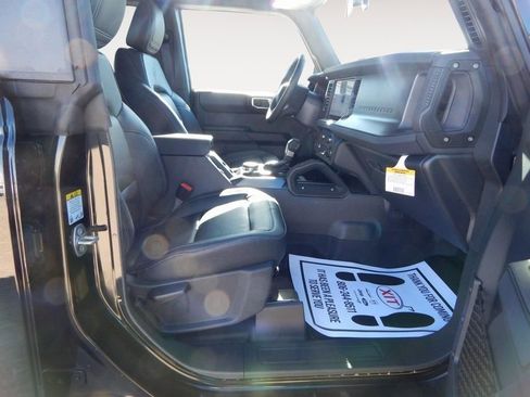 New 2025 Ford Bronco Badlands image 14