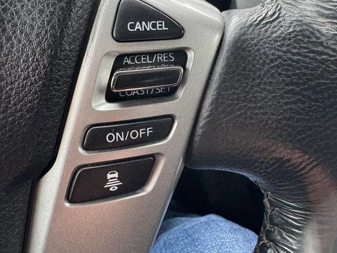 Used 2021 Nissan Titan SV w/ SV Convenience Package AWD/4WD image 18