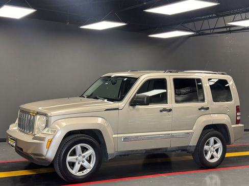 Used 2011 Jeep Liberty Limited image 1