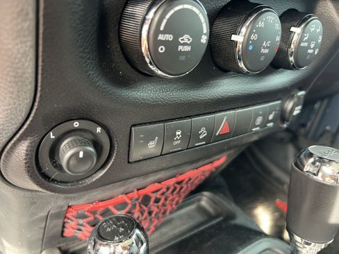 Used 2018 Jeep Wrangler Rubicon AWD/4WD image 28