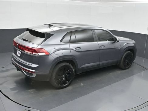 Used 2024 Volkswagen Atlas Cross Sport SE FWD image 38