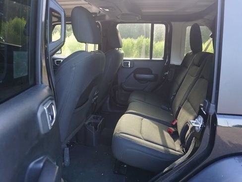 Used 2018 Jeep Wrangler Unlimited Sport S AWD/4WD image 12