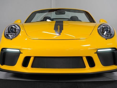 Used 2019 Porsche 911 Speedster RWD image 17